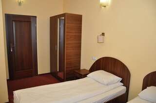 Отель Hotel Coliseum Калафат Двухместный номер с 1 кроватью или 2 отдельными кроватями-3
