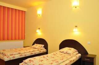Отель Hotel Coliseum Калафат Двухместный номер с 1 кроватью или 2 отдельными кроватями-1